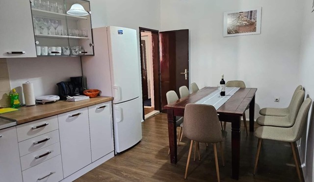 Charming 4-bedroom condo with WiFi and AC in lovely Dubrovnik