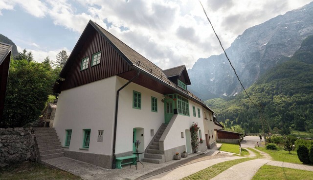 Charming apartment in mountain area with airco sleep 4 in Log pod Mangrtom