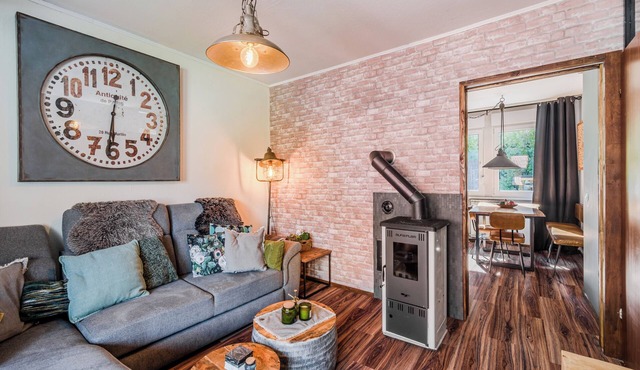 Charming renovated 2 bedroom house sleeps 5 in Srpenica