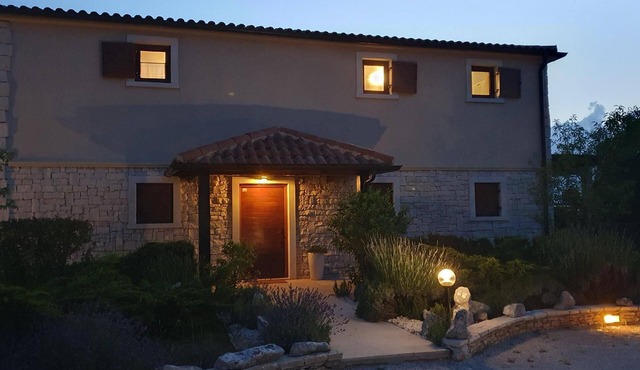 Charming Villa Histra with pool and huge garden