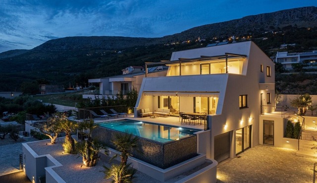 *Chic Villa MASHA with Private Heated Pool, Spa, Whirlpool and SeaViews*