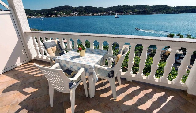 Comfort One Bedroom Apartment with Sea View and Terrace in Rab