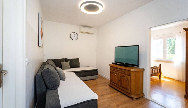 Comfort Two Bedroom Apartment (Pero) in Ploce