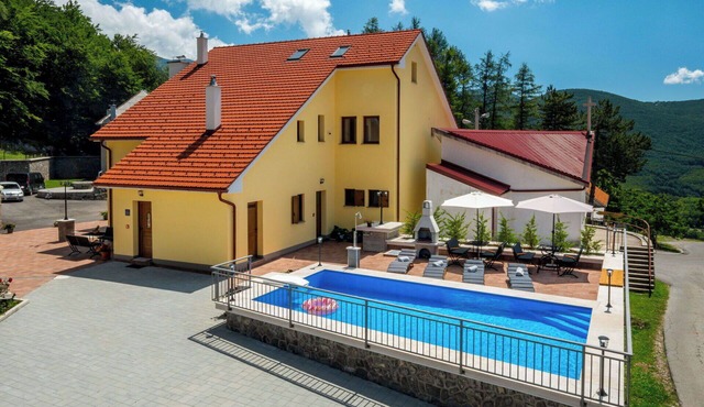 Cosy apartment for 4 guests with WIFI, pool, TV, terrace and pets allowed