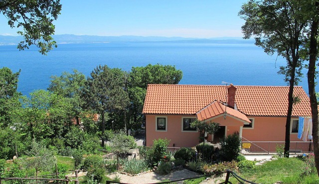Cosy apartment for 4 people with WIFI, A/C, TV and patio in Rijeka