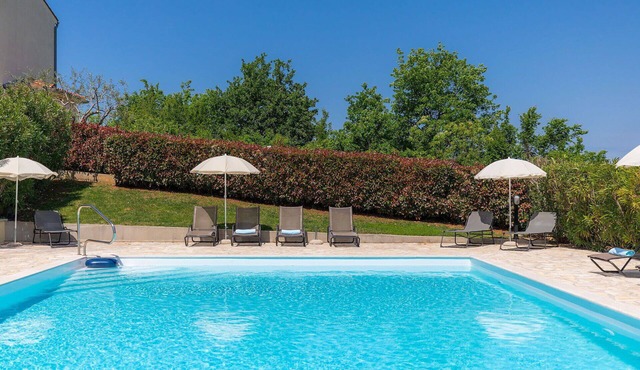 Cosy apartment in villa for 6 guests with WIFI, A/C, pool, TV, terrace and panoramic view in Umag