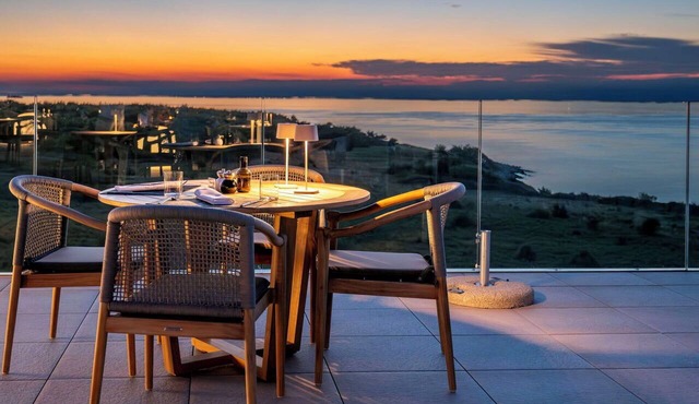 Cosy apartment in villa for 8 guests with hot tub, A/C, pool, WIFI, TV and terrace