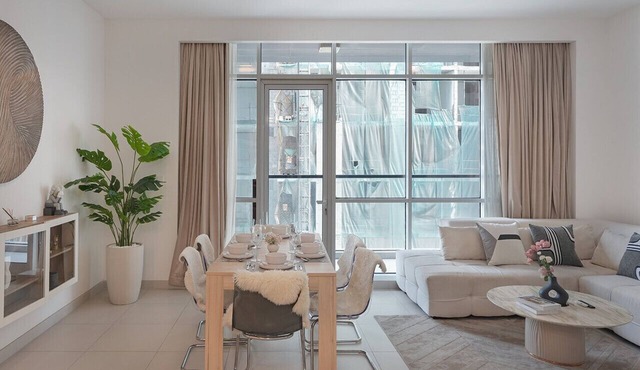 Cozy 2 Bedroom Apartment in Vezul Residence, Business Bay in Dubai