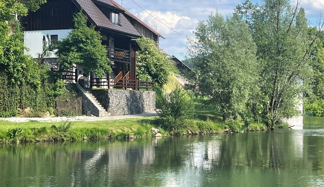 Cozy 2-Bedroom Countryside Cottage by the River, Just Outside Ljubljana in Grosuplje