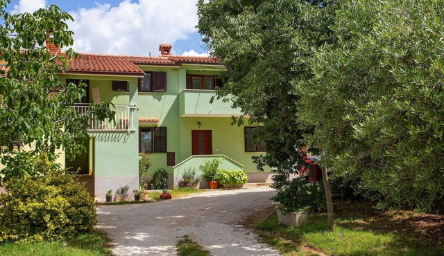 Cozy apartment in Cabrunici with WiFi in Cabrunici