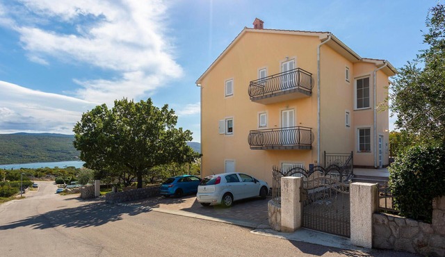Cozy apartment in Kornic with house sea view