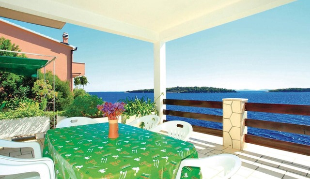 Cozy apartment in Prizba with house sea view in Prizba