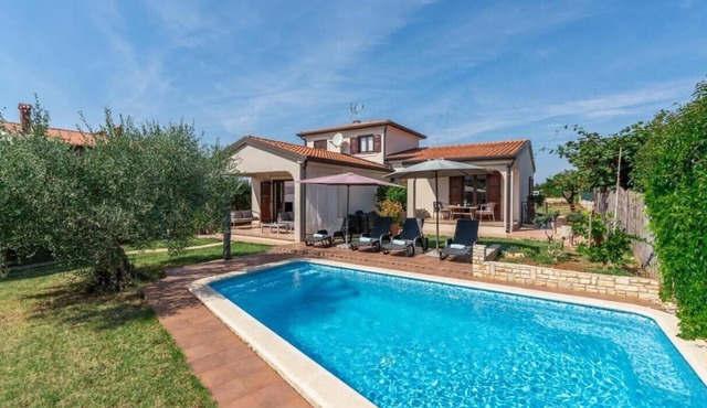 Cozy Holiday Home with Private Pool and Garden in Novigrad