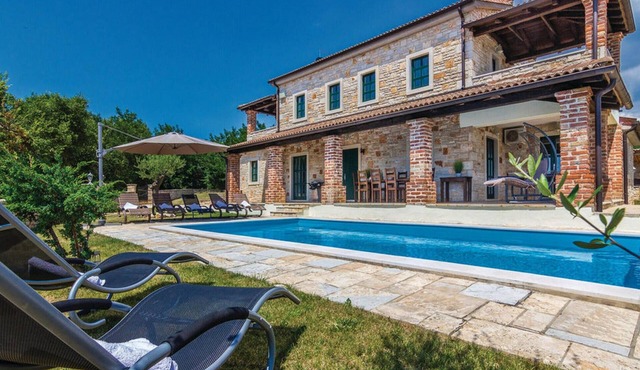 Cozy home in Radetici with private swimming pool, can be inside or outside