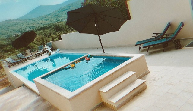 Cozy Villa For Perfect Vacation - XXL Pool - 4 Bedrooms with AC - WiFi in Drum