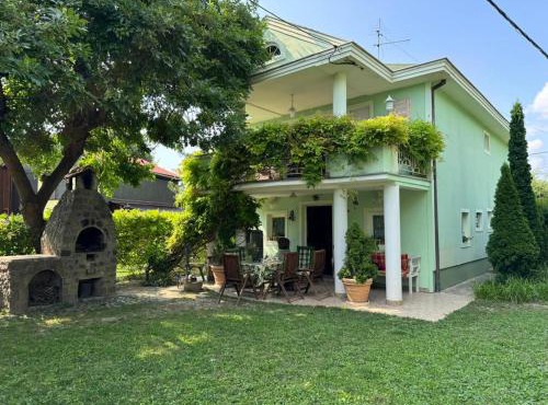 Danube Villa with swimming pool in Novi Sad