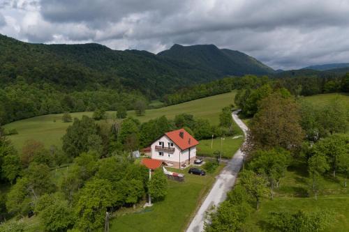 Deer Land Photo Apartment in Hrib pri Hinjah