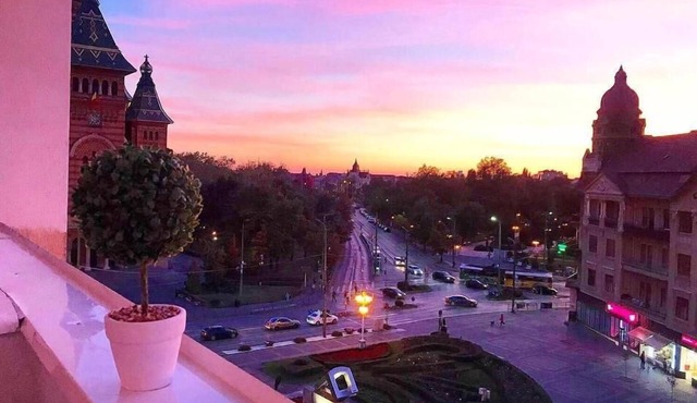 Downtown Timisoara Apartment w/Cathedral View & in Timișoara