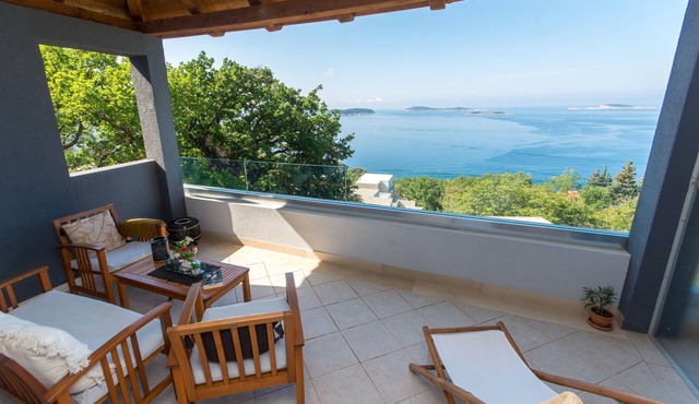 Dreamhouse Soline Sea View, Pool and Jacuzzi Green Studio Apartment in Mlini