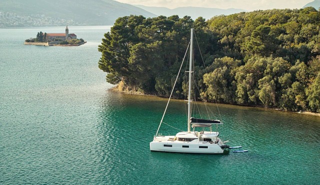 Dubrovnik Delight: A Luxurious Sun and Beach Sailing Experience