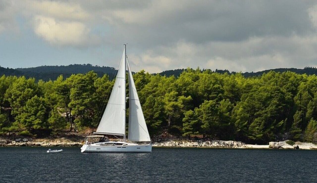 Dubrovnik Delight: Sun-soaked Sailing Adventure in Ploce