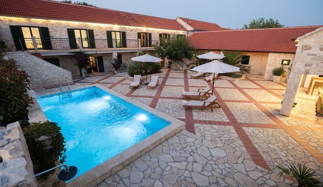 Dvori Jokic – Stylish Villa with Private Heated Swimming Pool Near the Sea