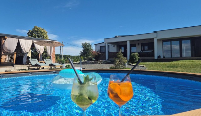 Elegant home with pool and terrace in peaceful Varaždin countryside. in Lužan Biškupečki