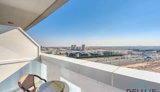 Elegant Studio in Al Jawhara Tower JVT by Deluxe Holiday Homes in Dubai