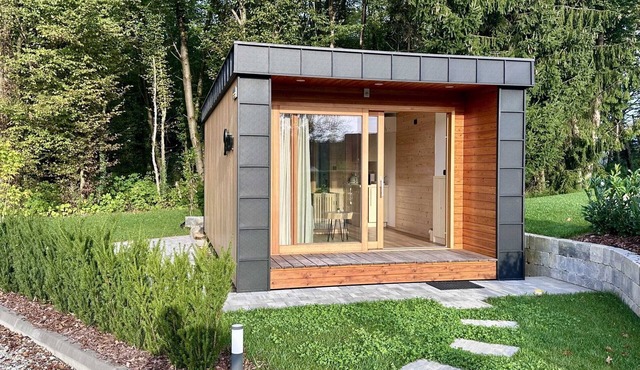 Elegant Warm Bliss Hideaway Escape Lodge - Glamping in Sencur