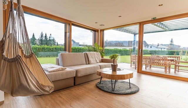 Elegant Warm Bliss Hideaway Escape Lodge - Holiday Home with Hot-Tub and Sauna in Sencur