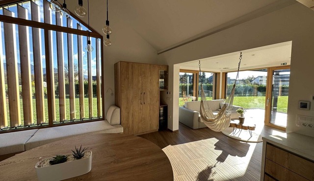 Elegant Warm Bliss Hideaway Escape Lodge - Holiday Home with Hot-Tub in Sencur