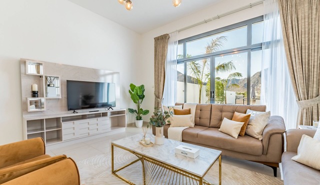Escape to a Modern 3BR Villa w/a Private Pool & Mountain Views, Al Dana Island in Fujairah