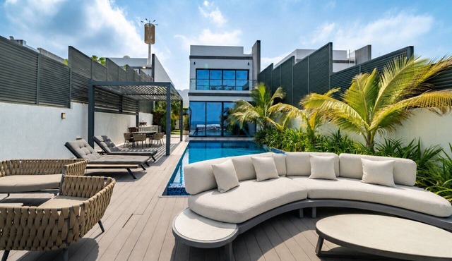 Exclusive 4BR Villa, Lush Garden & Private Pool Facing Panoramic Sea Views in Fujairah