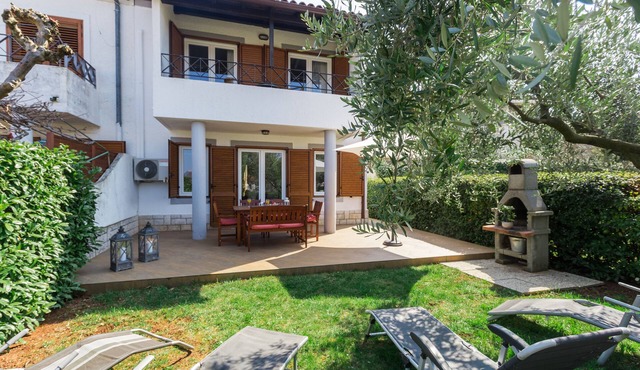 Family friendly, quiet location, garden with barbecue, near the beach