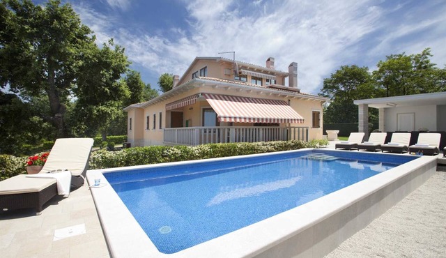 Family villa in Labin with a swimming pool