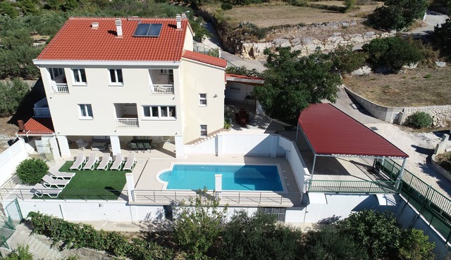 Family villa with heated swiming pool in Kaštela between Split & Trogir