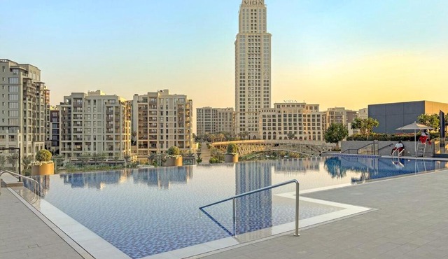FIRST CLASS 1BR Creek Escape & Modern Elegance in Dubai