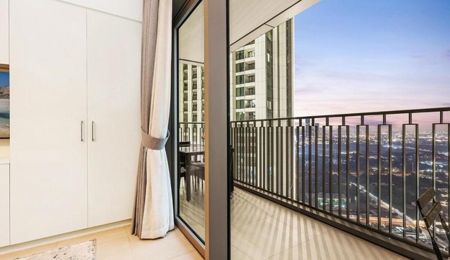 FIRST CLASS 1BR Modern Comfort in the City in Dubai