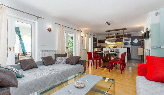 Flat Dino in Kaldanija with large terrace