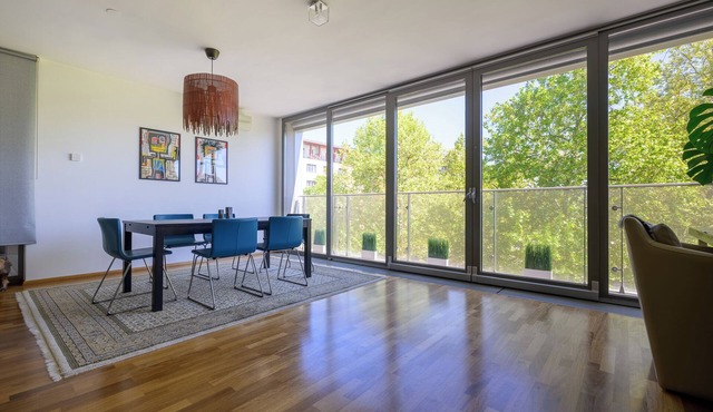 Fresh, clean, clutter free apt with fast WIFI and free parking in the building in Upravna enota Maribor