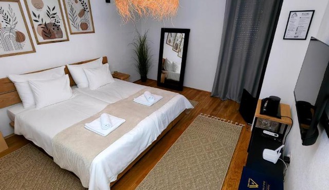 Garden Relax Bungalow "Deluxe Hotel Rooms, Pool, Parking" in Banja Luka