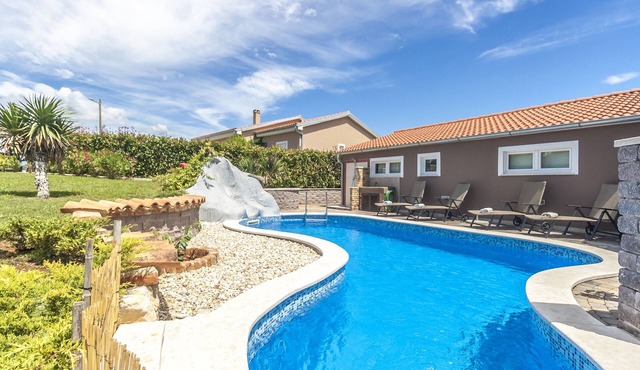 Gemütliches Pool House Tomas, in der Nähe von Pula, mit 2 Schlafzimmern