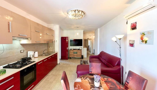 Glamour Red apartment 22 in Spa Pool resort in Mamaia