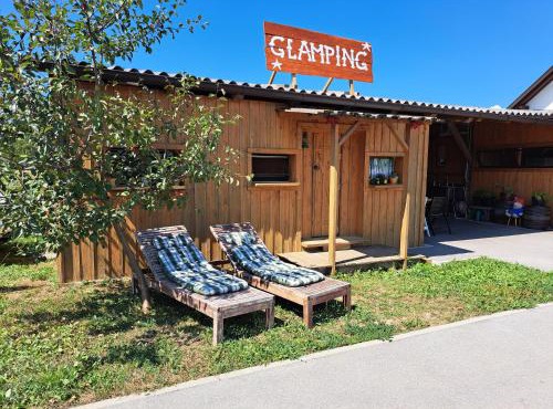 GLAMPING HOUSE RANČ LUŽE in Luže