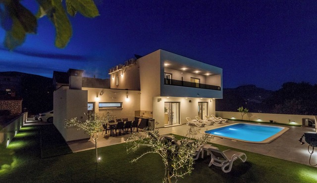 Golden strings by Interhome in Kaštela