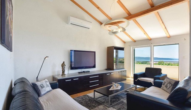 Gorgeous apartment in Kastel Luksic in Kastel Luksic
