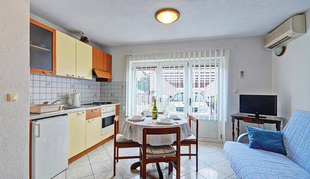 Gorgeous apartment in Pula with WiFi