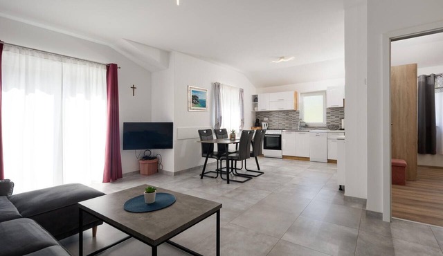 Gorgeous apartment in Rukavac