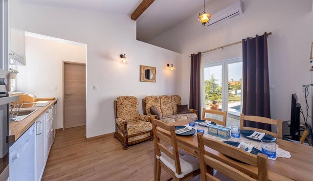 Gorgeous apartment in Smrika with WiFi