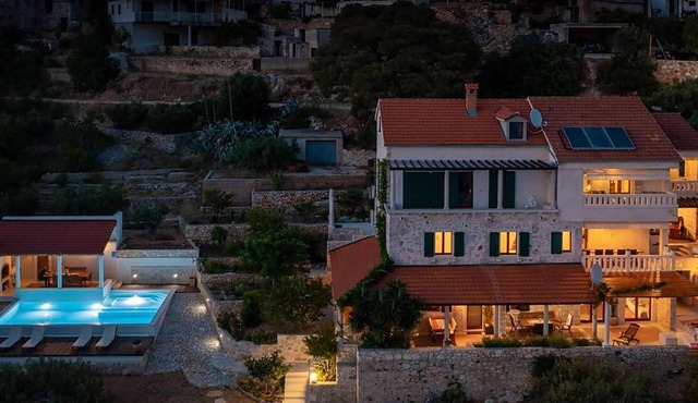 Gorgeous home in Hvar-Jelsa
